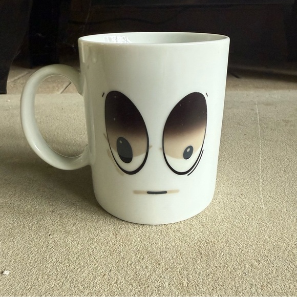 Color Changing White Mug with Black Cartoon Face 12 oz - Picture 6 of 9